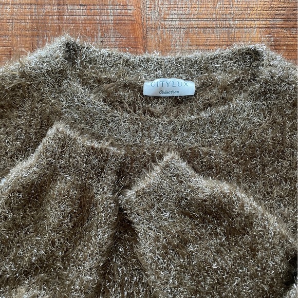 Citylux Collection Sparkly Gold Tinsel Pullover Sweater - Picture 6 of 16